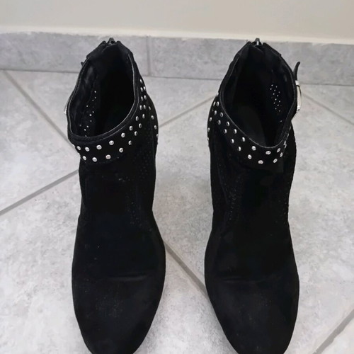 Women's ankle boots used with studs and buckle, size 41