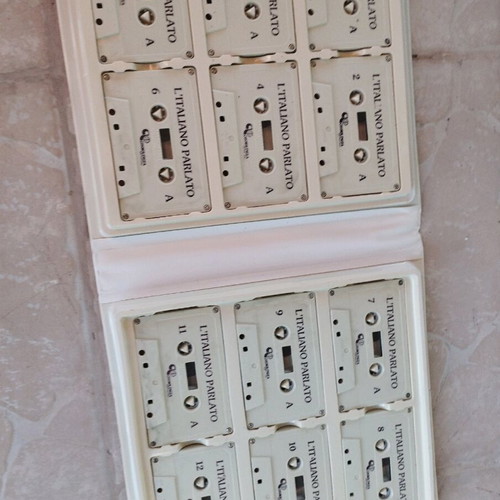 Italian learning cassettes like new, pack of 12