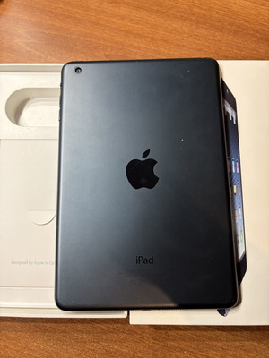 iPad Mini 16 Gb space grey non-working, for spare parts