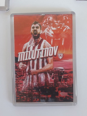 Олимпиакос Милутинов баскетболен магнит нов