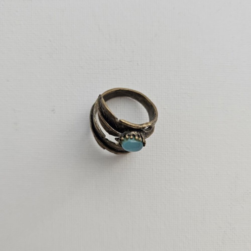 Vintage feather ring with turquoise stone, like new