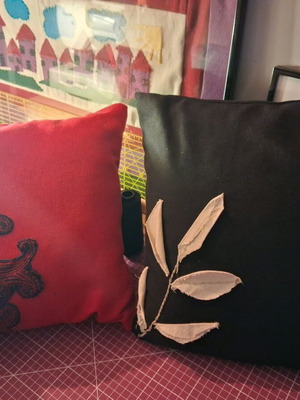 Handmade sofa pillows like new, set of 2 pieces