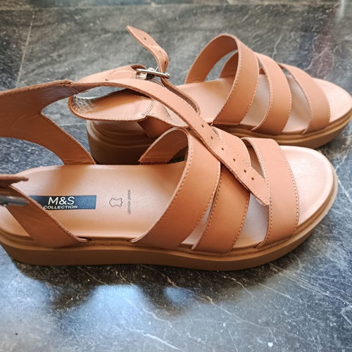 Γυναικεία δερμάτινα πέδιλα Marks & Spencer καινούργια, μέγεθος 41