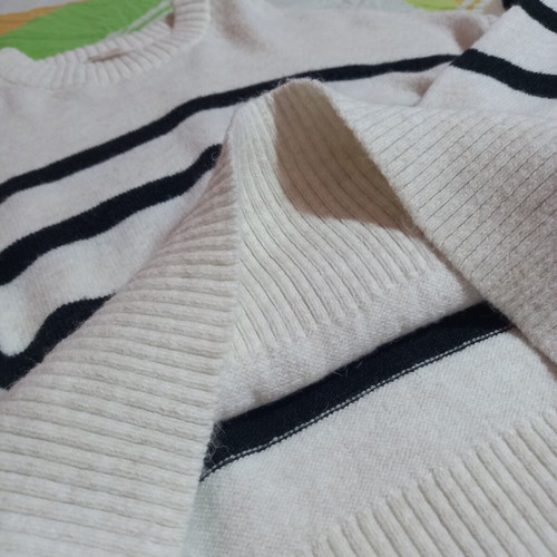 Pull & Bear knitted sweater like new, size medium, black and white