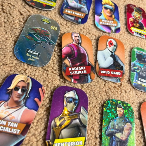 Fortnite metal tags like new, pack of 17 pieces