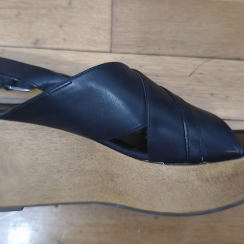 Guess platform sandals size 39 used, black leather upper