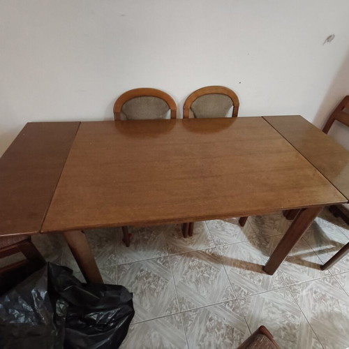 Wooden extendable dining table with 6 chairs