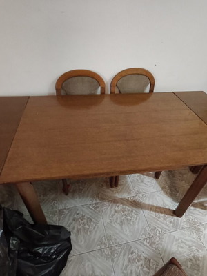 Wooden extendable dining table with 6 chairs