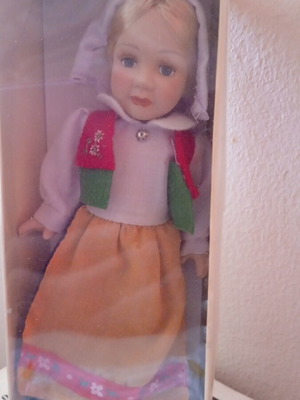 Dolls of the World like new
