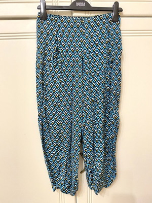 Flowy cropped pants with side zipper, size S, like new, blue and green
