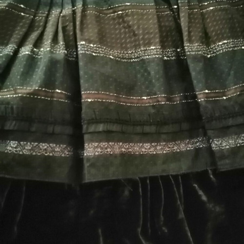 Benetton black skirt size 40 like new
