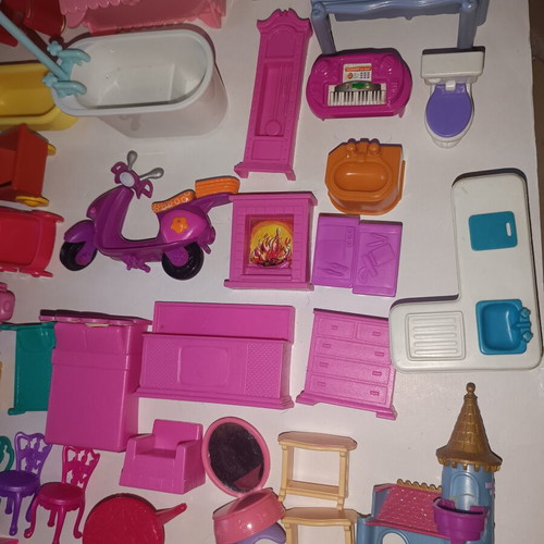 Shelly/Kelly doll furniture set, 25+ pieces