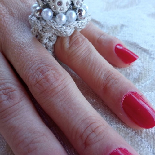 Handmade crocheted jumbo ring with white cotton yarn and beads, new