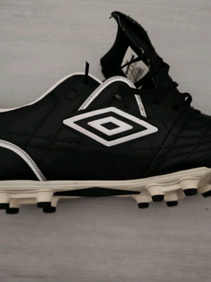 Παπούτσια ποδοσφαίρου Umbro Speciali Premier 46 σαν καινούργια, μαύρα