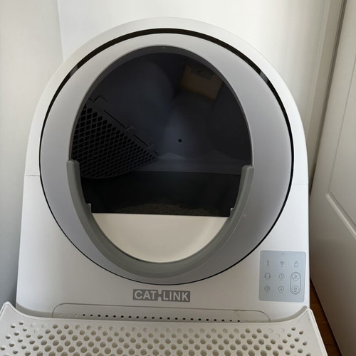 Catlink Pro X Ultra smart cat litter box like new with genuine step