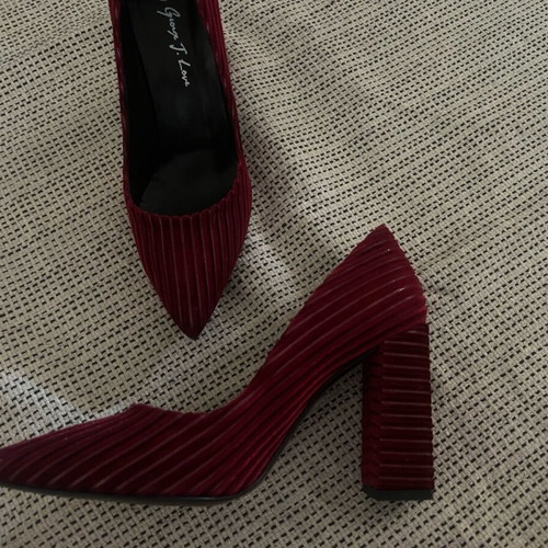 Bordeaux corduroy pumps like new, size 38