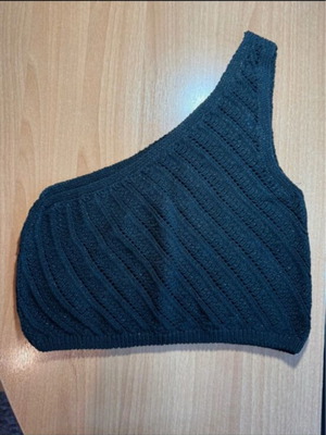 Stradivarius crop top like new with silver thread, black, size M