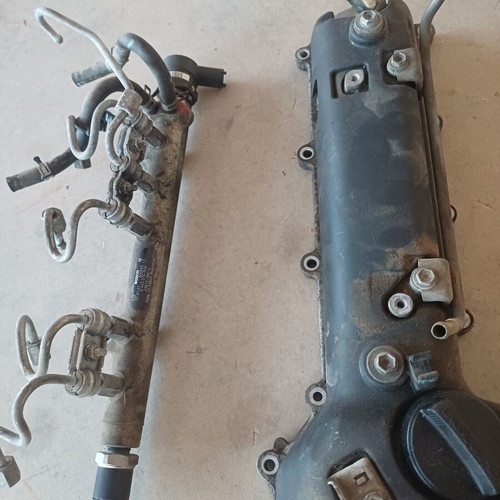 Toyota Yaris 2005 D4D valve cover and fuel rail used