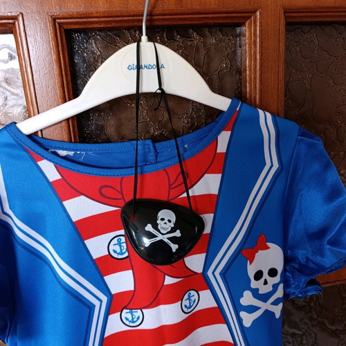Pirate costume for girl 8 years like new