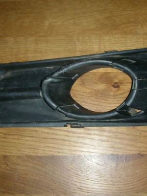 Βάση για προβολέα ομίχλης Mitsubishi μεταχειρισμένη για Colt 2010-2014