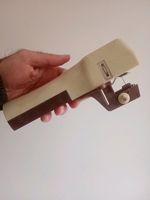 Vintage φορητή ραπτομηχανή χειρός μεταχειρισμένη, untested