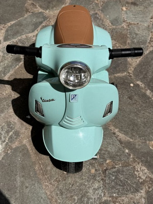 Παιδική ηλεκτροκίνητη μηχανή Vespa GTS 6V βεραμάν, σαν καινούργιο