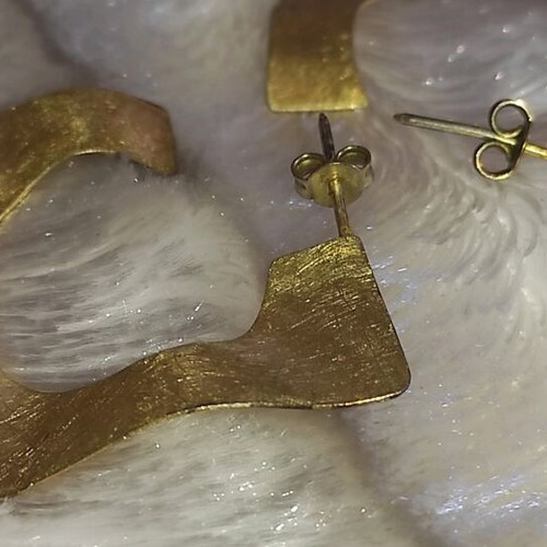 Women's earrings like new, 2 pairs, purple stone and gold color