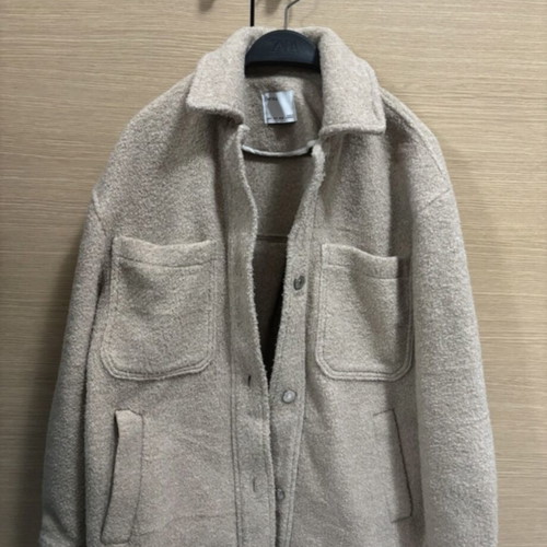 Beige Bershka coat with silver buttons like new