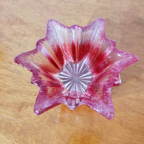 Crystal small bowl with red shades like new