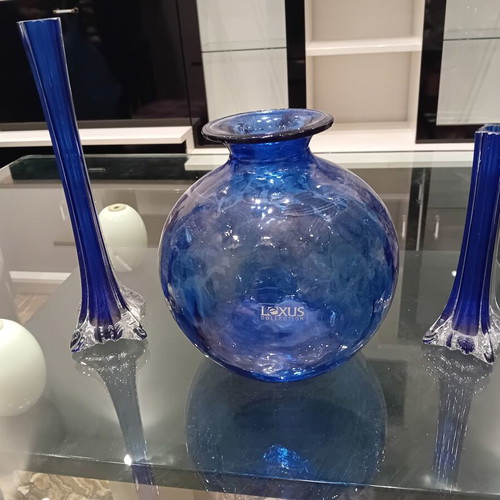 Lexus glass vase set in intense blue, like new
