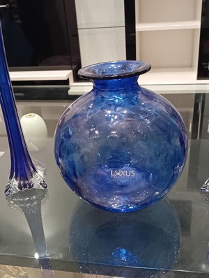 Lexus glass vase set in intense blue, like new