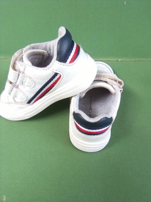 Tommy Hilfiger baby sneakers size 22 used, white