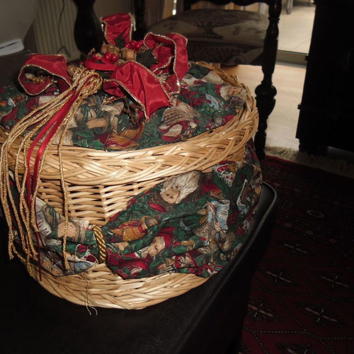 Christmas basket like new, handmade decorated