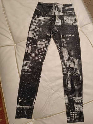 Reebok Girls Urban Grid sports leggings like new, size 4-6