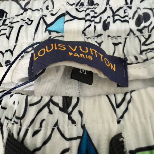Louis Vuitton shorts new size Medium