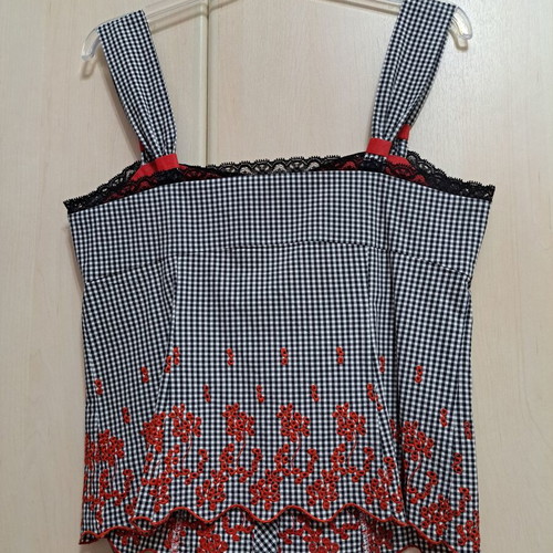 Raxevsky women's top new, black and red floral lace