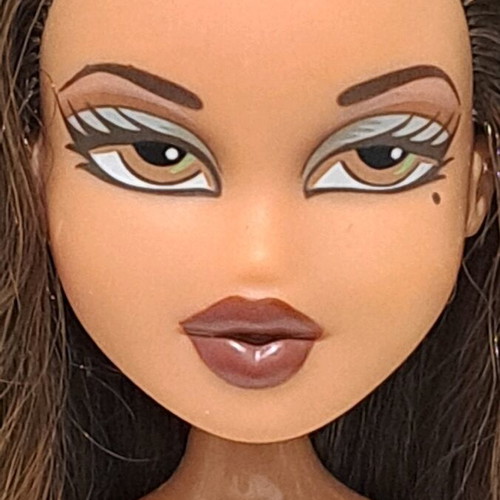 Bratz Strut It Yasmin doll used with flaws