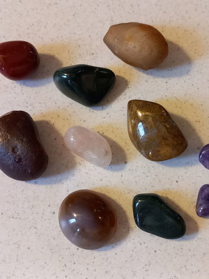 Πέτρες διάφορες καινούργιες, πακέτο 10 με δώρο 5 μικρές πορτοκαλί