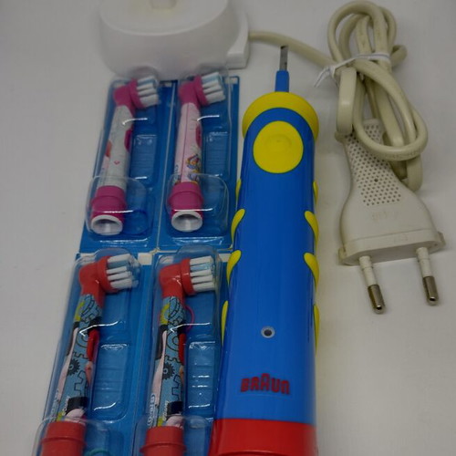 Oral-B Stages Power children's electric toothbrush Braun with charger & 4 new replacement heads