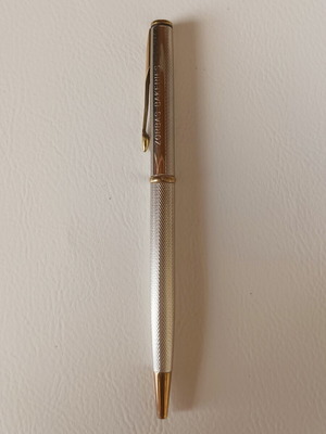 Parker ballpoint pen with ciselé embossed design
