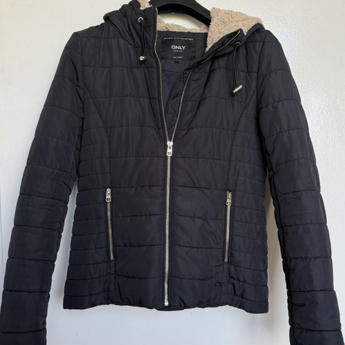 Only puffer jacket with fur size S like new, black
