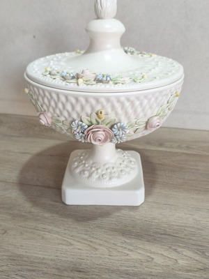 Capodimonte porcelain fontaniera handmade, like new