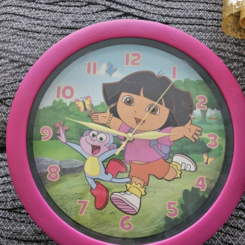 Dora the Explorer wall clock like new, children's