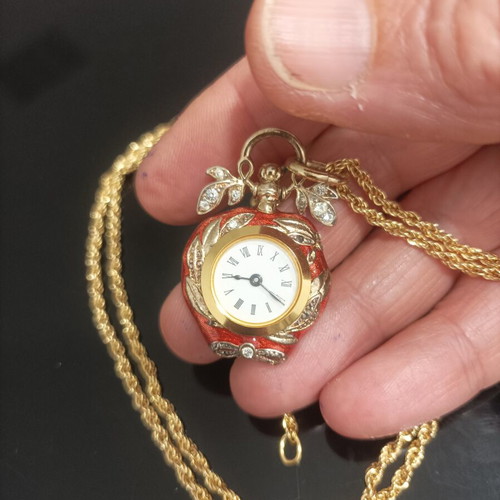 Gold-plated pendant necklace with small watch, Art Deco style