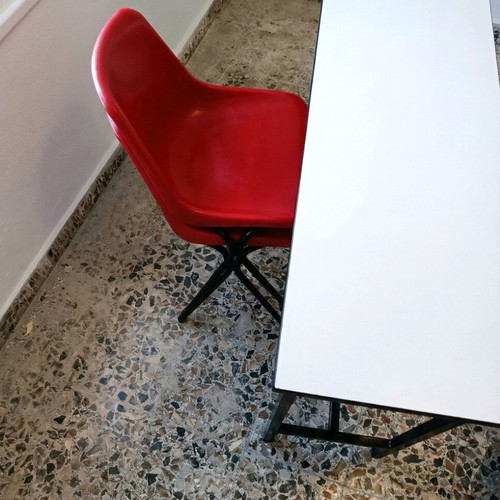 Desk with chairs used, ideal for tutoring centers