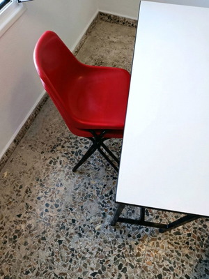 Desk with chairs used, ideal for tutoring centers