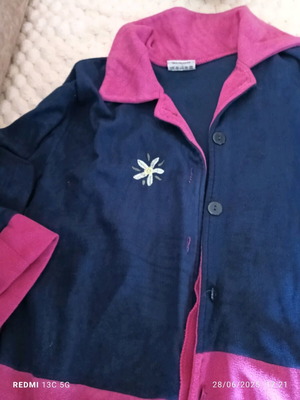 Robe like new, size Large, blue and pink