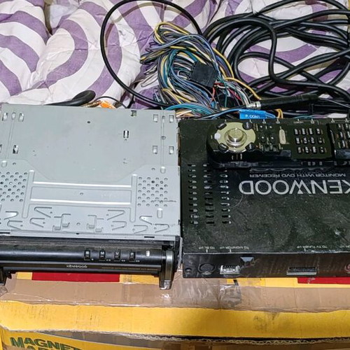 Kenwood 1DIN screen like new with remote control