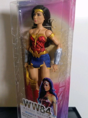 Wonder Woman κούκλα καινούργια με ελαφρώς ταλαιπωρημένη συσκευασία