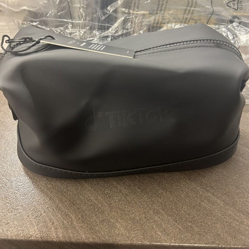Vinga TikTok travel pouch new, black